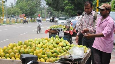 Vendors in Chandigarh are increasingly moving away from vending zones to their old locations due to high vending fees and condition of vending zones. (HT File) Vendors in Chandigarh are increasingly moving away from vending zones to their old locations due to high vending fees and condition of vending zones. (HT File)