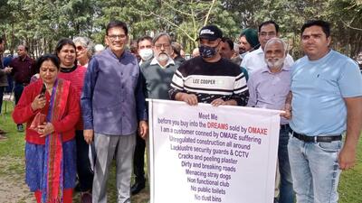 Omaxe residents protesting over lack of basic amenities at the township in Chandigarh. (HT Photo)