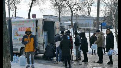 Indian students stranded in Ukraine receive humanitarian assistance from Red Cross Ukraine in coordination with the Indian World Forum, in Sumy on Sunday. (ANI) Indian students stranded in Ukraine receive humanitarian assistance from Red Cross Ukraine in coordination with the Indian World Forum, in Sumy on Sunday. (ANI)