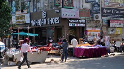 Vendors can still be seen in all main Mohali markets as GMADA is yet to hand street vending sites over to the MC. (Ravi Kumar/HT )