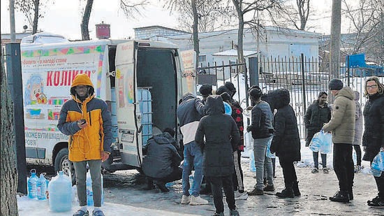 Indian students stranded in Ukraine receive humanitarian assistance from Red Cross Ukraine in coordination with the Indian World Forum, in Sumy on Sunday. (ANI) Indian students stranded in Ukraine receive humanitarian assistance from Red Cross Ukraine in coordination with the Indian World Forum, in Sumy on Sunday. (ANI)