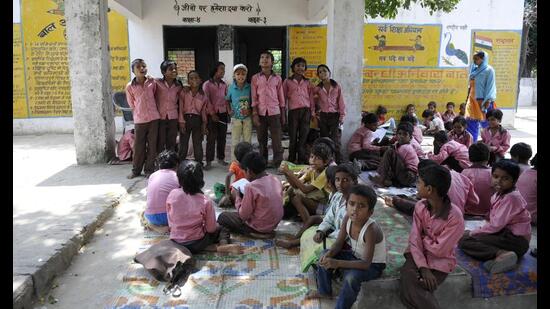 School Bacha Sexi Video - Noida: 700 govt school teachers get training on spoken English - Hindustan  Times