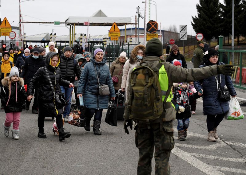 People coming from Ukraine, cross the Polish border in Korczowa. (REUTERS)