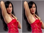 Underarm smell can be dealt with using deodorants.&nbsp;