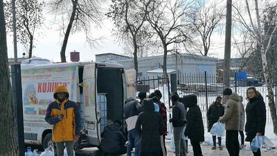 Indian students stranded in Ukraine receiving assistance from Red Cross in Sumy on Sunday. (ANI) Indian students stranded in Ukraine receiving assistance from Red Cross in Sumy on Sunday. (ANI)