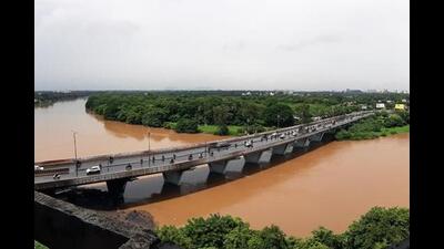 The PMC approved various projects using special article 72B. These include the Mula-Mutha riverfront development project worth ₹4,000 crore; the cancer hospital at Baner worth  ₹1,000 crore; and many road and flyover projects. (HT FILE PHOTO)