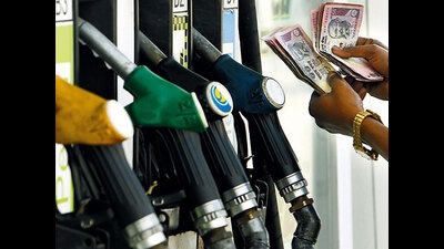 Huge rush of farmers stocking up diesel and petrol was witnessed outside fuel pumps in Haryana. (HT Photo) Huge rush of farmers stocking up diesel and petrol was witnessed outside fuel pumps in Haryana. (HT Photo)