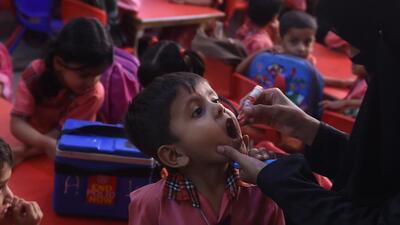 A Pakistani health worker administers polio drops to a student at a school during a polio vaccination campaign in Karachi on April 19, 2016. Pakistan is one of only three countries in the world where polio remains endemic but years of efforts to stamp it out have been badly hit by reluctance from parents, opposition from militants and attacks on immunisation teams. / AFP PHOTO / RIZWAN TABASSUM (AFP) A Pakistani health worker administers polio drops to a student at a school during a polio vaccination campaign in Karachi on April 19, 2016. Pakistan is one of only three countries in the world where polio remains endemic but years of efforts to stamp it out have been badly hit by reluctance from parents, opposition from militants and attacks on immunisation teams. / AFP PHOTO / RIZWAN TABASSUM (AFP)
