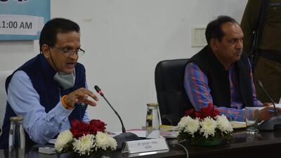 Mayor Kulbhushan Goyal (left) during Panchkula municipal corporation’s House meeting on Monday. (HT Photo) Mayor Kulbhushan Goyal (left) during Panchkula municipal corporation’s House meeting on Monday. (HT Photo)