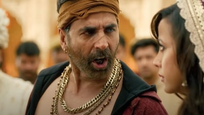 Akshay Kumar in Saare Bolo Bewafa, a new song from Bachchhan Paandey. Akshay Kumar in Saare Bolo Bewafa, a new song from Bachchhan Paandey.