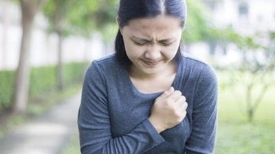 Chest pain and rapid heart beat: Chest pain, fast heartbeat, pain in arms, shoulders, or jaw, and/or shortness of breath, could signal heart issue. Spontaneous dissection of the arteries that supply the heart muscle—is rare, can affect young people, and occurs more often in women than men. (Shutterstock) Chest pain and rapid heart beat: Chest pain, fast heartbeat, pain in arms, shoulders, or jaw, and/or shortness of breath, could signal heart issue. Spontaneous dissection of the arteries that supply the heart muscle—is rare, can affect young people, and occurs more often in women than men. (Shutterstock)