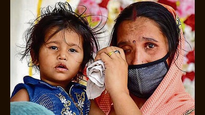 The impact of Covid-19 on India’s economy has been crippling, but the burden has not been equally distributed. Women workers have been hit the hardest because the majority (91%) work in the informal sector, characterised by lower paying and less secure jobs, income volatility, and the lack of a robust social safety net. (Sameer Sehgal/HTPhoto) The impact of Covid-19 on India’s economy has been crippling, but the burden has not been equally distributed. Women workers have been hit the hardest because the majority (91%) work in the informal sector, characterised by lower paying and less secure jobs, income volatility, and the lack of a robust social safety net. (Sameer Sehgal/HTPhoto)