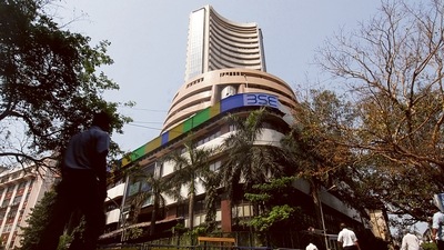 Sensex crashes 1,491 points in closing session; Nifty in red at 15,863 Sensex crashes 1,491 points in closing session; Nifty in red at 15,863