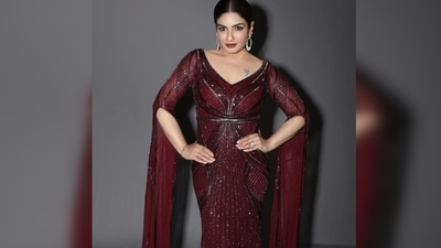 Raveena Tandon opted for bold maroon lips and subtle smokey eyes that accentuated her sharp features. (Instagram/@officialraveenatandon)