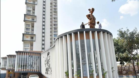 The timeless pieces of RK siblings — RK Narayan’s ‘Malgudi Day’ and RK Laxman’s cartoons — will bring alive the walls of RK Laxman art gallery at High Street road in Balewadi. (HT PHOTO)