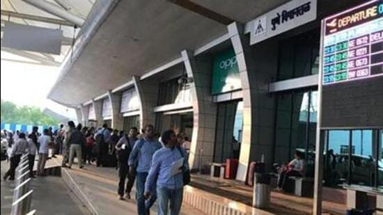 Earlier in September 2021, Gadkari had said that the Indian Air Force (IAF) has agreed in principle to hand over additional land to Lohegaon airport for expansion. (HT FILE PHOTO)