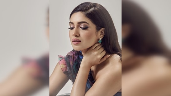 Bhumi Pednekar's soft glam makeup was done by celebrity makeup artist Sonik Sarwate.(Instagram/@bhumipednekar)