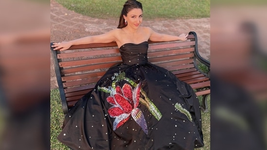 The highlight of the dress is the massive red sequins flower on the front side and tiny stars dispersed all over the attire.(Instagram/@sakpataudi)