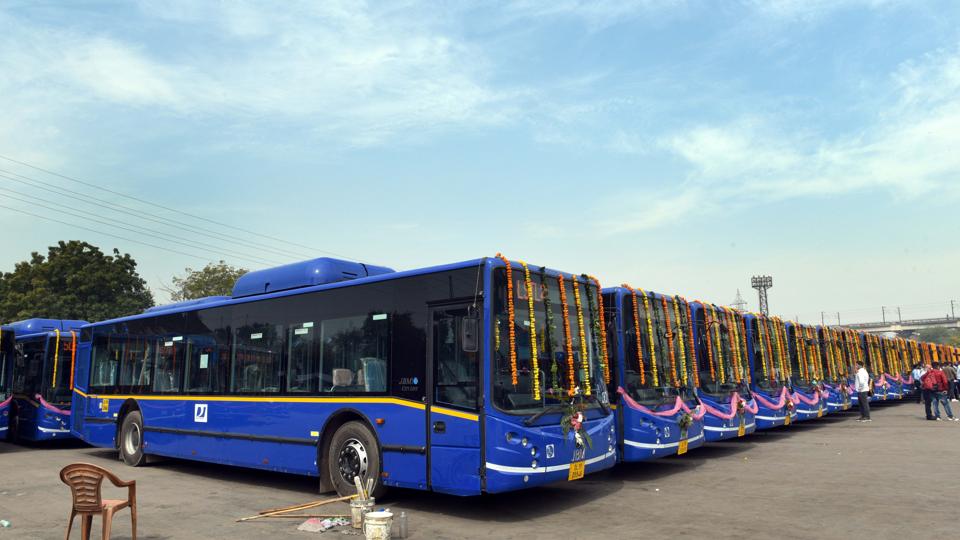 100 new low-floor CNG AC buses flagged off by Delhi transport minister Kailash Gahlot at Indraprastha Delhi Transport Corporation bus depot in New Delhi on Monday. (Arvind Yadav/HT Photo) 100 new low-floor CNG AC buses flagged off by Delhi transport minister Kailash Gahlot at Indraprastha Delhi Transport Corporation bus depot in New Delhi on Monday. (Arvind Yadav/HT Photo)