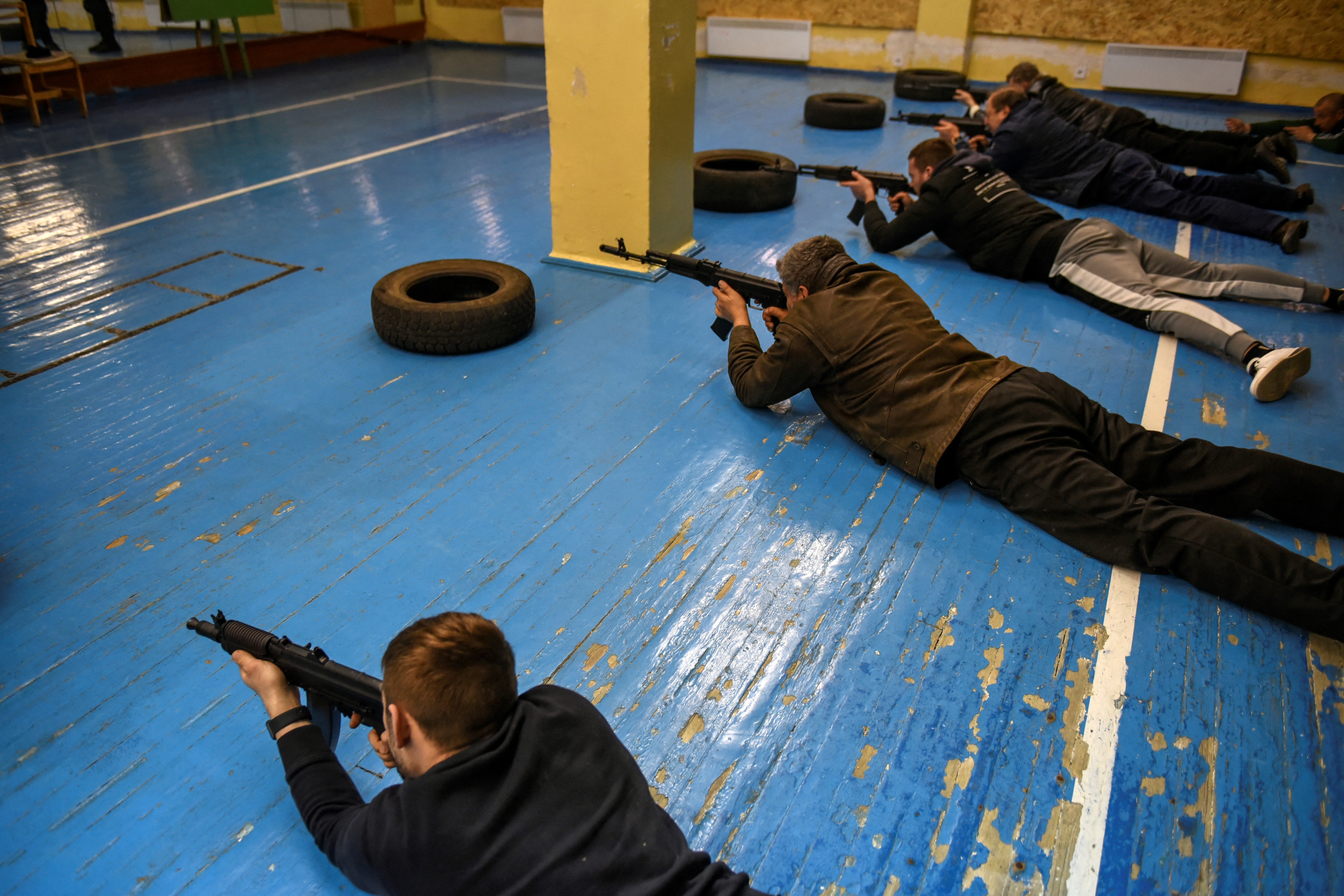 Civilians who volunteered to join the Territorial Defense Forces train on weapons, following Russia's invasion of Ukraine, in Odessa on March 7. 2022 (REUTERS)