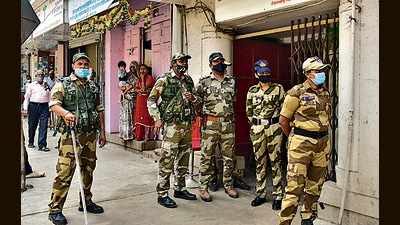 Security personnel outside the premises of Shiv Sena’s Yeshwant Jadhav during Income Tax department searches last week. (HT PHOTO/File) Security personnel outside the premises of Shiv Sena’s Yeshwant Jadhav during Income Tax department searches last week. (HT PHOTO/File)