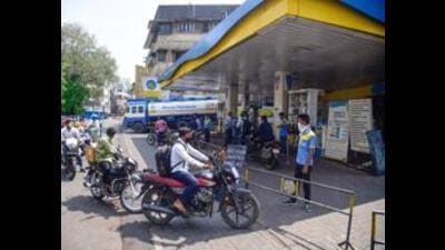 Pune Municipal Corporation’s (PMC’s) expenditure on fuel has increased from  ₹74 crore to  ₹126 crore in the last four years. (HT FILE PHOTO)
