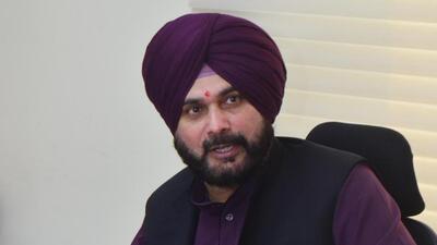 A senior police officer said the issue related to Navjot Sidhu has no relation with the departmental action taken against a Punjab Police constable for allegedly taking drugs. (HT File Photo)