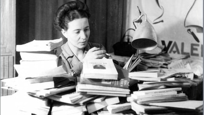 Simone de Beauvoir at her desk in 1945 (akg-images/Denise Bellon	)