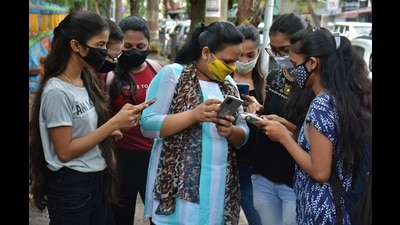 Students of the Savitribai Phule Pune University (SPPU) have said that the difficulty level of the question paper was enhanced by the exam department. (HT FILE PHOTO)