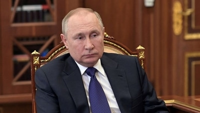 Russian President Vladimir Putin attends a meeting with Governor of Saint Petersburg Alexander Beglov. Sputnik/Alexey Nikolskyi/Kremlin via REUTERS (via REUTERS)