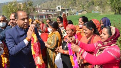 Himachal Pradesh chief minister Jai Ram Thakur interacts with women at Jogindernagar in Mandi district on Tuesday. (Birbal Sharma/Hindustan Times) Himachal Pradesh chief minister Jai Ram Thakur interacts with women at Jogindernagar in Mandi district on Tuesday. (Birbal Sharma/Hindustan Times)