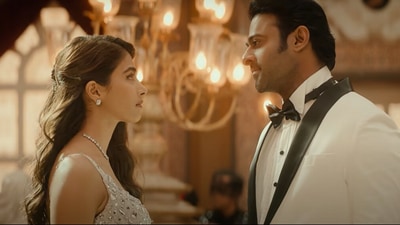 A still from Radhe Shyam's song Main Ishq Mein Hoon.