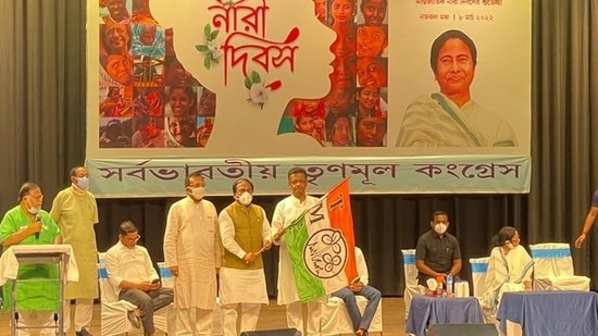 Jai Prakash Majumdar joins the TMC in Kolkata. (ANI)
