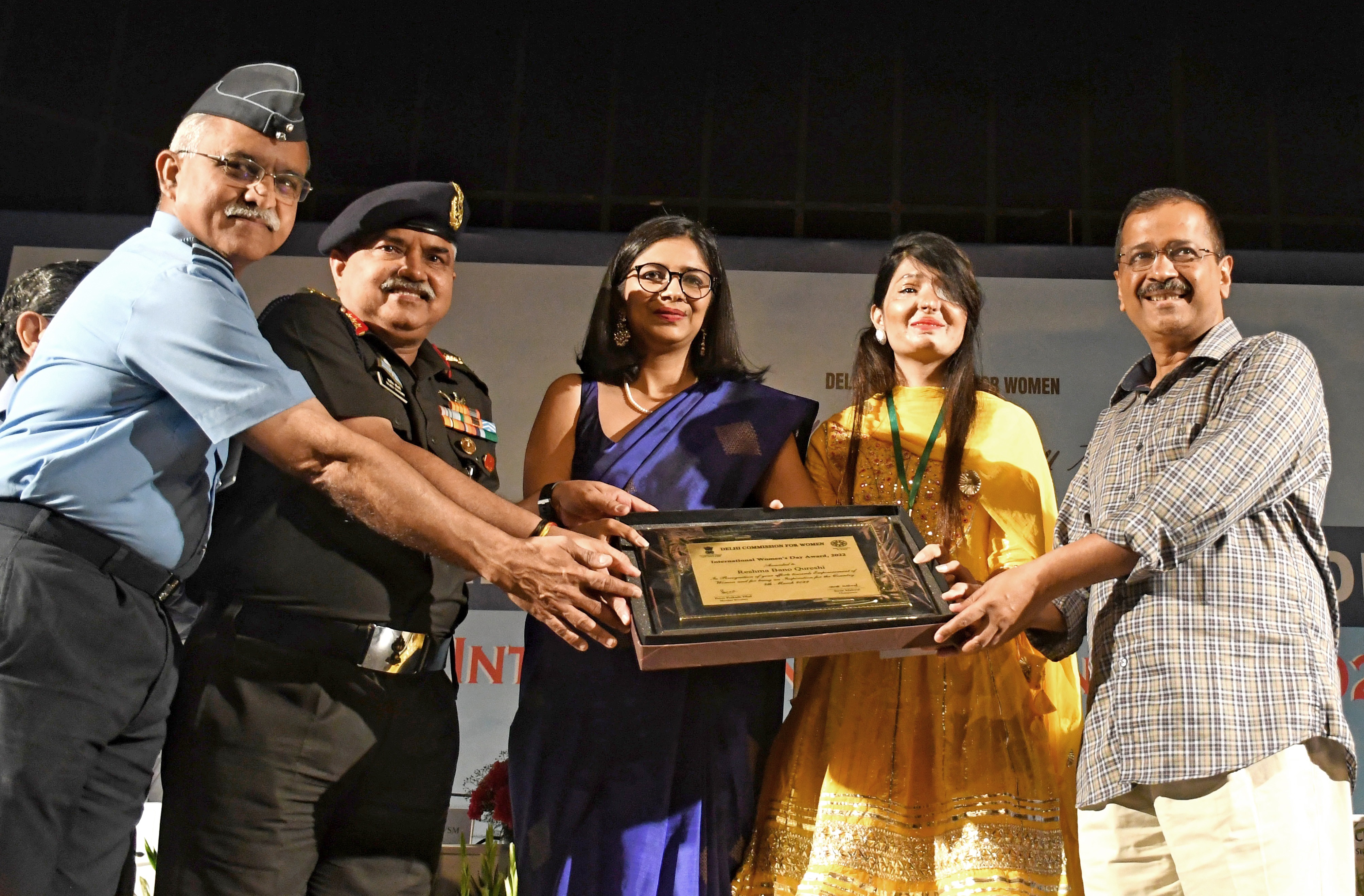 CM Arvind Kejriwal hands over an award to model and anti-acid activist Reshma Bano Qureshi (2R) during Delhi Commission for Women (DCW) Awards 2022 on International Women's Day, at India Habitat Center, in New Delhi. (ANI) CM Arvind Kejriwal hands over an award to model and anti-acid activist Reshma Bano Qureshi (2R) during Delhi Commission for Women (DCW) Awards 2022 on International Women's Day, at India Habitat Center, in New Delhi. (ANI)
