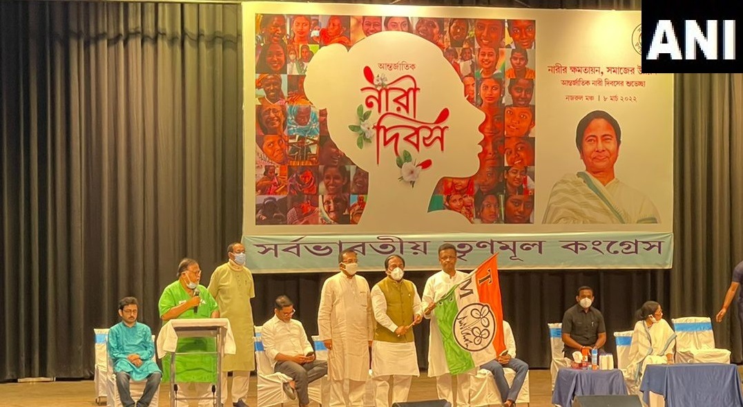 Jai Prakash Majumdar joins the TMC in Kolkata. (ANI) Jai Prakash Majumdar joins the TMC in Kolkata. (ANI)