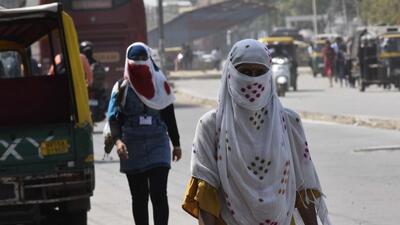 Officials from the meteorological centre in Chandigarh said that around this time, the south Haryana region witnesses a maximum temperature of around 28 degrees Celsius. But this year, weather stations in this region are recording a rise of two or three degrees. (Vipin Kumar/HT Photo)