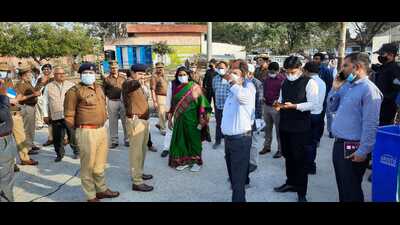 Senior officials reviewing security arrangements at a counting centre in Agra, Braj region. (HT)