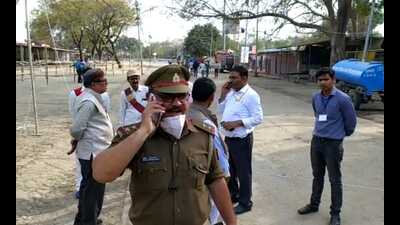 Tight security in and around Mundera Mandi premises in Prayagraj on Wednesday (HT photo) Tight security in and around Mundera Mandi premises in Prayagraj on Wednesday (HT photo)