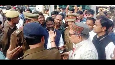 Officials trying to pacify agitated SP leaders and workers near Mundera Mandi premises on Wednesday. (ht photo) Officials trying to pacify agitated SP leaders and workers near Mundera Mandi premises on Wednesday. (ht photo)