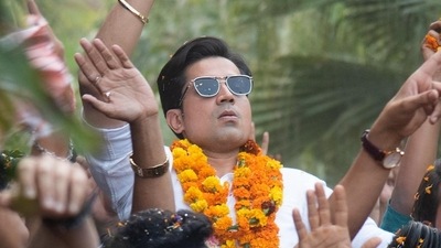 Sumeet Vyas plays a student politician in Jugaadistan. Sumeet Vyas plays a student politician in Jugaadistan.