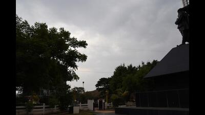 The city, on Wednesday, was gripped with cloudy cover during afternoon hours and traces of rainfall were reported in some parts of the city. (HT FILE PHOTO)