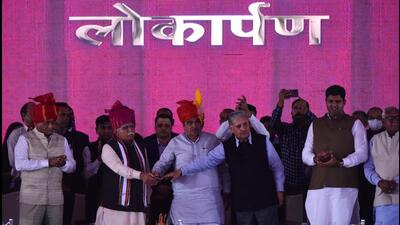 Union transport minister Nitin Gadkari with Haryana chief minister Manohar Lal Khattar, Gurugram MP Rao Inderjit Singh and Haryana deputy chief minister Dushyant Chautala at the event in Pachgaon near Manesar on Wednesday. (Vipin Kumar/HT Photo) Union transport minister Nitin Gadkari with Haryana chief minister Manohar Lal Khattar, Gurugram MP Rao Inderjit Singh and Haryana deputy chief minister Dushyant Chautala at the event in Pachgaon near Manesar on Wednesday. (Vipin Kumar/HT Photo)
