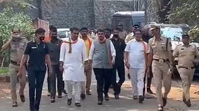 Former Maharashtra chief minister Devendra Fadnavis tweeted Wednesday to say he had been detained by Mumbai police (@Dev_Fadnavis) (@Dev_Fadnavis)