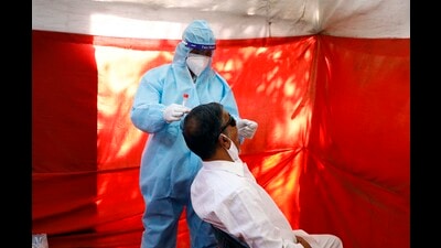 A swab test is being conducted at a centre inKatraj in Pune on Wednesday. (Rahul Raut/HT PHOTO)