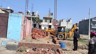 To bring down noise pollution in the city, especially during the night, builders and construction workers will not be allowed to carry out construction work between 10pm to 6am (HT Photo)