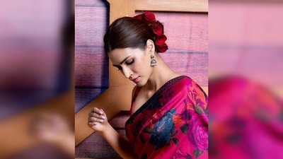 With pink roses in her hair, Kriti Sanon takes you back to the 70s-80s. (Instagram/@kritisanon) With pink roses in her hair, Kriti Sanon takes you back to the 70s-80s. (Instagram/@kritisanon)