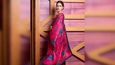 Kriti Sanon added a modern touch to her look by teaming her 6 yards with a backless tied blouse. (Instagram/@kritisanon) Kriti Sanon added a modern touch to her look by teaming her 6 yards with a backless tied blouse. (Instagram/@kritisanon)