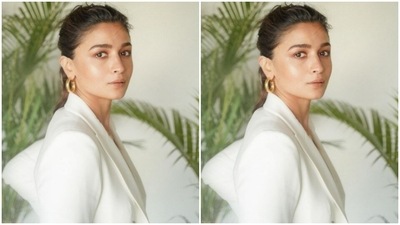 Alia wore her tresses into a messy ponytail as she posed for the camera. (Instagram/@aliabhatt)