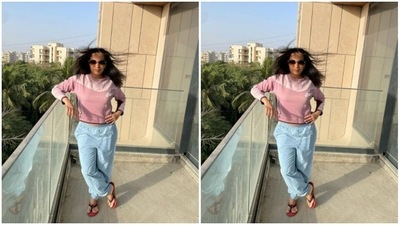 Rujuta Diwekar demonstrates yoga asanas to help you sleep better (Instagram/@rujuta.diwekar) Rujuta Diwekar demonstrates yoga asanas to help you sleep better (Instagram/@rujuta.diwekar)