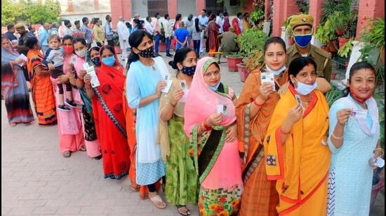 Women voters in Varanasi during the seventh and last phase of the UP assembly poll on March 7. (ANI PHOTO)